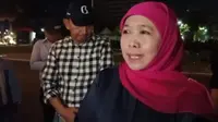 Gubernur Jatim Khofifah Temui Massa Demo di Depan Gedung Grahadi Surabaya