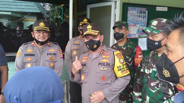 Kapolda Metro Jaya Irjen Fadil Imran berkunjung ke Markas Polsek Cengkareng, Jakarta Barat