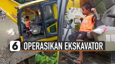 Beredar video bocah berusia 5 tahun operasikan ekskavator. Bocah ini membantu warga untuk membersihkan sungai dari kotoran.