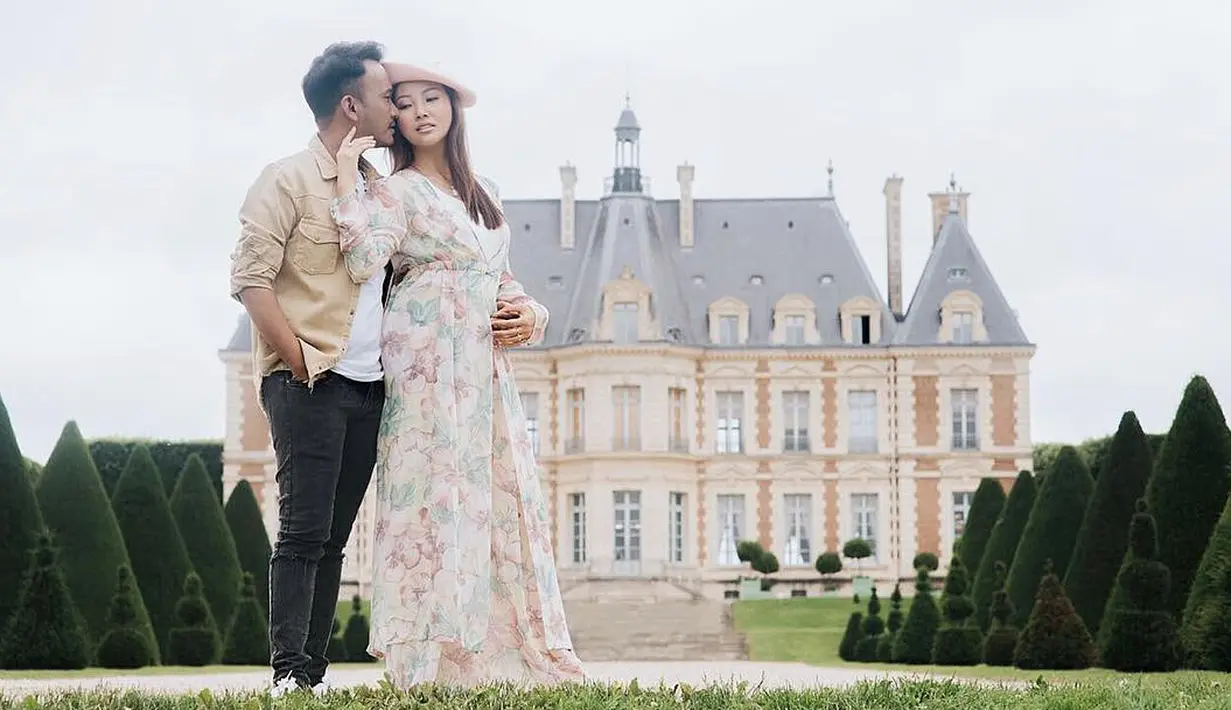 "Mumpung yg punya rumah gak ada, numpanb foto ah hahahha," tulis Ruben Onsu sebagai keterangan foto. (Foto: instagram.com/ruben_onsu)