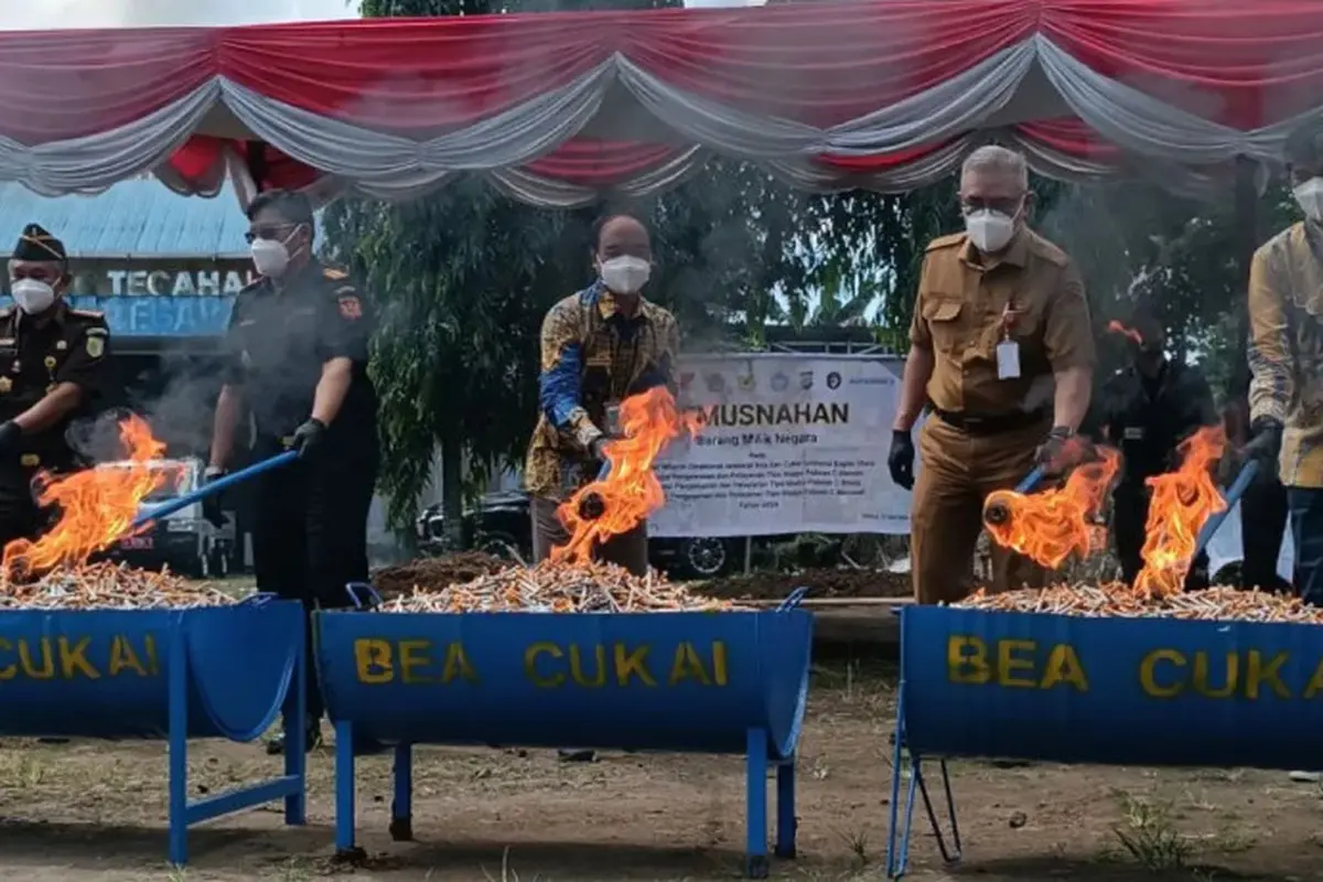 Pemusnahan sejumlah barang oleh pihak Kanwil Direktorat Jenderal Bea Cukai (DJBC) Sulawesi Bagian Utara.