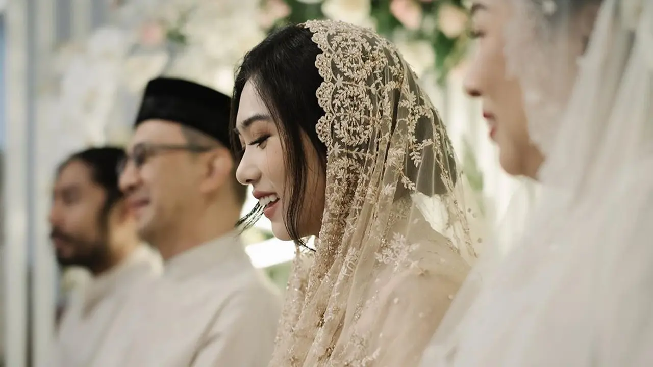 7 Gaya Isyana Sarasvati dalam Pengajian Pernikahan, Tampil Anggun dan Cantik