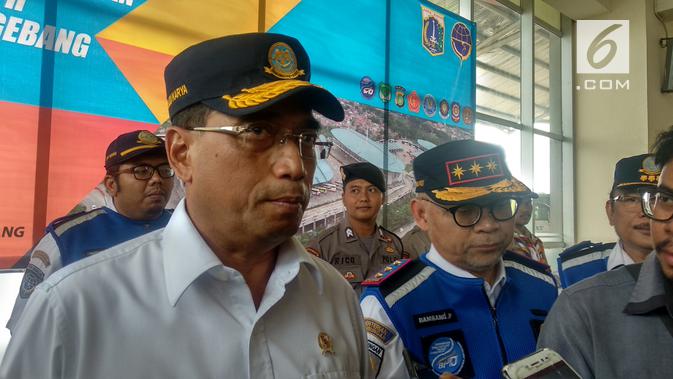 Menhub Budi Karya Sumadi periksa kesiapan Terminal Pulogebang. Dok: Maulandy R. Bayu Kencana