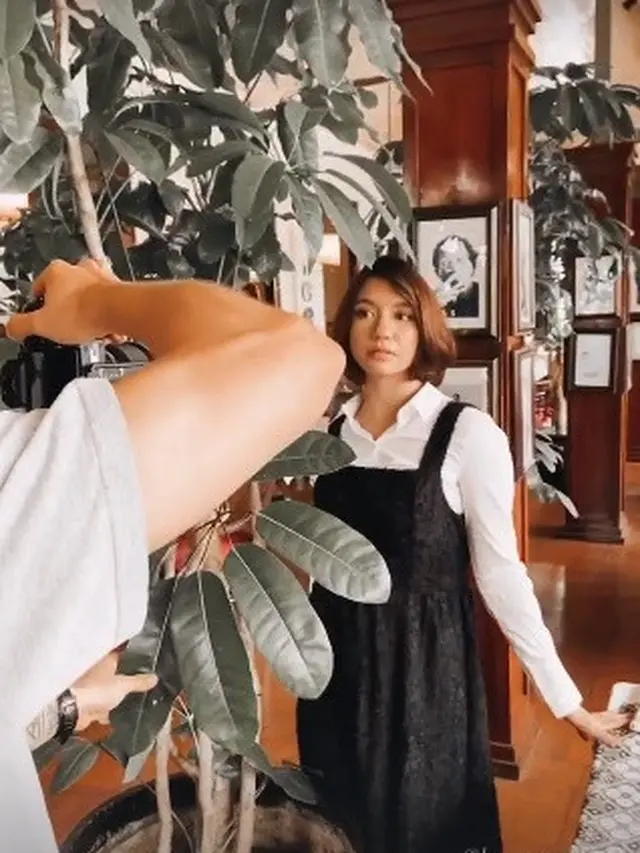 6 Potret Terbaru Cassandra Lee dengan Rambut Pendek