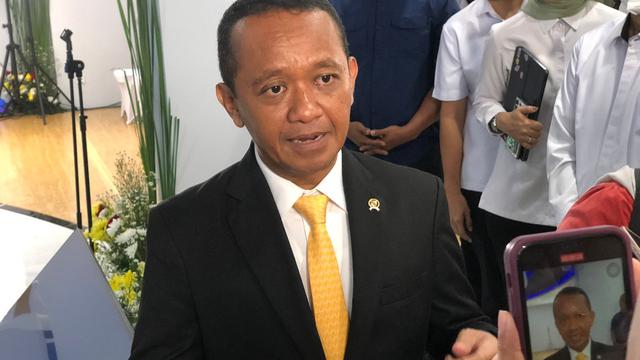 Menteri Investasi Bahlil Lahadalia mengaku enggak menyebut nama Tom Lembong dalam paparan realisasi investasi Indonesia