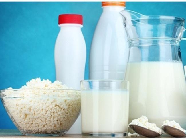 Para ahli mengatakan jika konsumsi gula dan susu berlebih bisa meningkatkan risiko jerawat dan memperparah jerawat | Photo: Copyright Thinkstockphotos.com