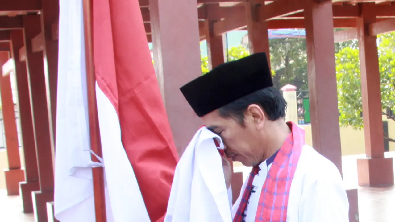 Jokowi cium Merah Putih di Rumah si Pitung