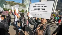  Suasana aksi menolak hukuman mati Mary Jane di Bundaran HI, Jakarta, Minggu (26/4/2015). Massa berharap pemerintah melindungi buruh migran di luar negeri yang terancam hukuman mati (Liputan6.com/Faizal Fanani)