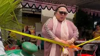 Warung Sepi, Nunung Bagikan Makanan ke Tukang Becak dan Tukang Parkir