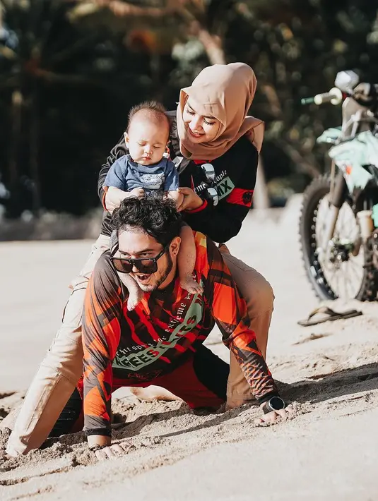 "Niatnya sih (jadi pembalap) gitu, karena anak itu kan harus diarahin ke depannya gimana," ujar Donny Michael di kawasan Daan Mogot, Jakarta, beberapa waktu lalu dilansir dari Liputan6. (Instagram/donnymichael)