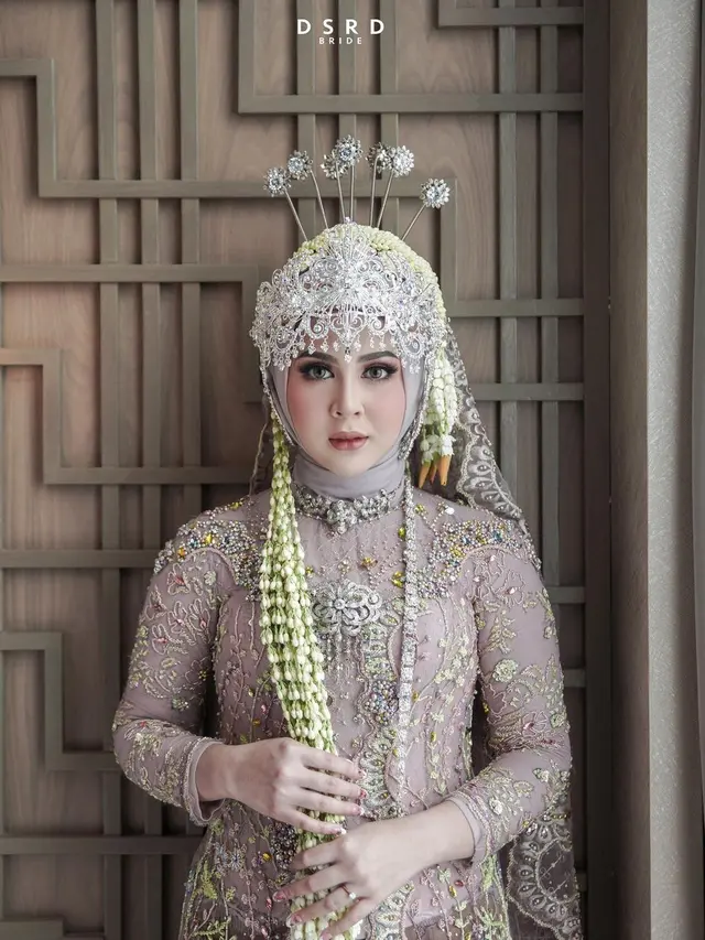 7 Potret Detail Makeup dan Busana Pernikahan Kesha Ratuliu, Pakai Adat Sunda
