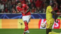 Bintang muda Benfica, Darwin Nunez, mencetak gol saat timnya takluk 1-3 dari Liverpool pada laga leg pertama perempat final Liga Champions di Estadio da Luz, Rabu (6/4/2022) dini hari WIB. (AFP/CARLOS COSTA)