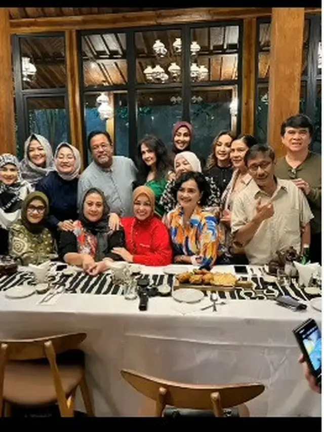 Artis Era 80-an Reuni sekaligus buka puasa Ramadhan 2023 (Foto: Instagram chintamiatmanagara)