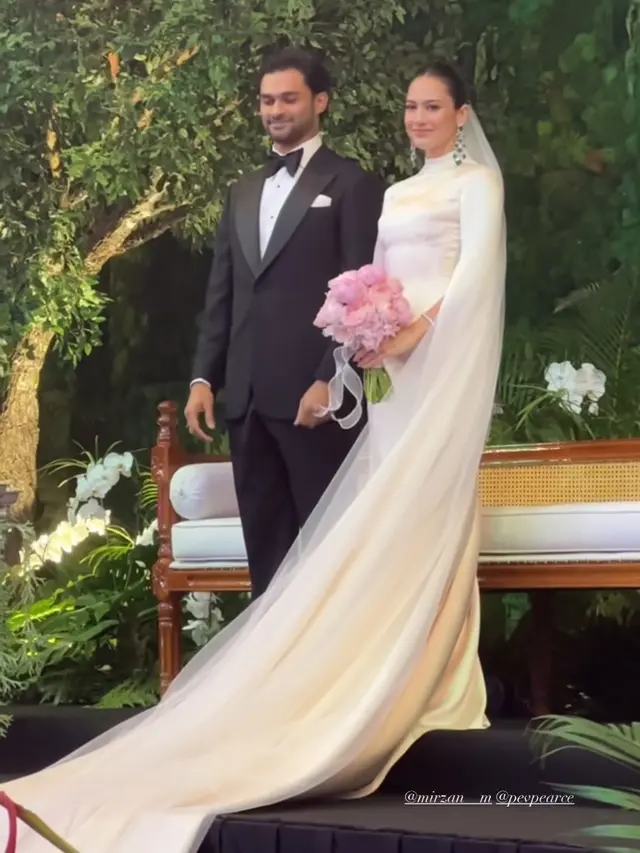 Pesona Pevita Pearce Gelar Resepsi Pernikahan di Malaysia. [@imeldauntoro]