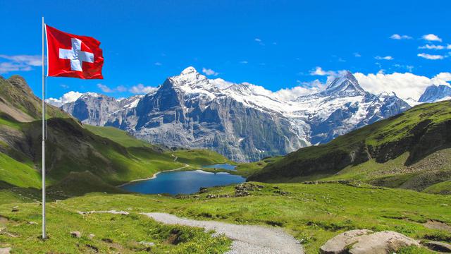 12 Tempat Wisata Menarik di Swiss, Kota dan Alamnya