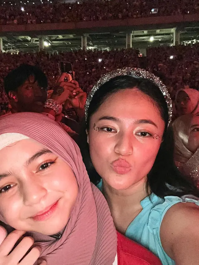 Marshanda nonton bareng konser Taylor Swift bersama Sienna. [Foto: Instagram/marshanda99]