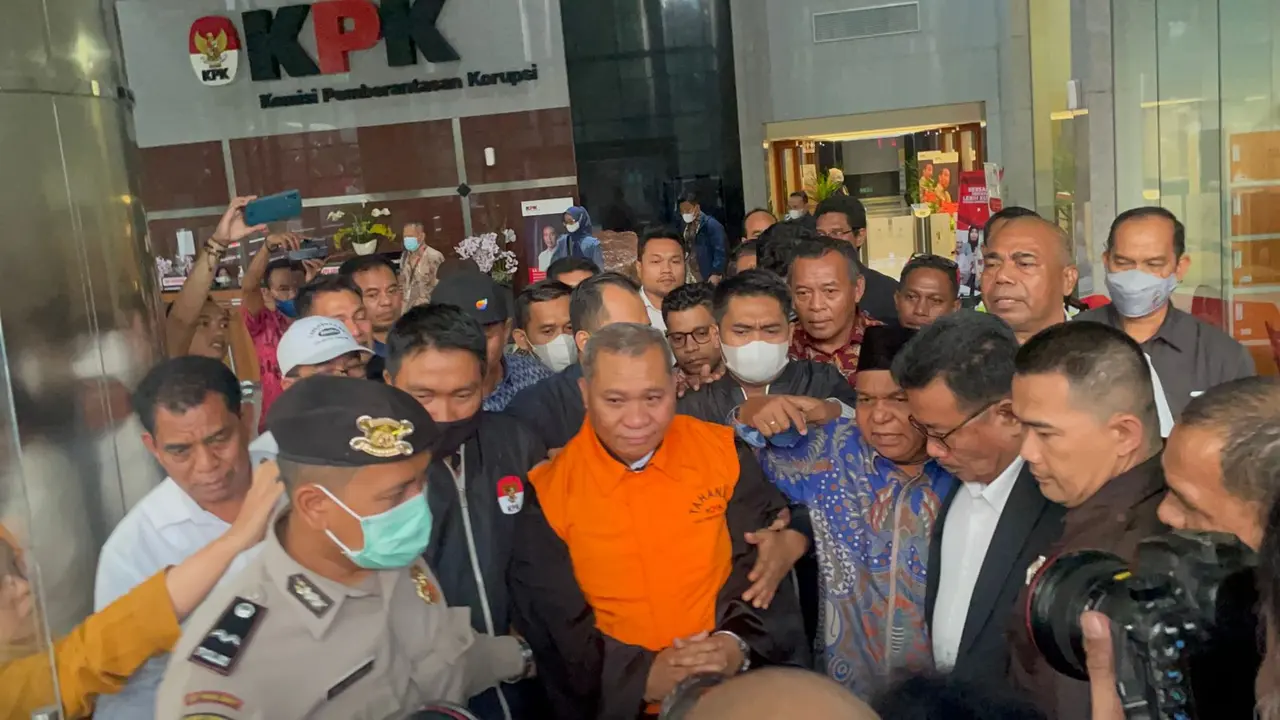 Stefanus Roy Rening gagal maju sebagai calon legislatif pada Pemilu 2024. Sebab, pengacara Lukas Enembe itu telah ditetapkan sebagai tersangka oleh Komisi Pemberantasan Korupsi (KPK).