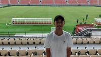 Gelandang Bali United I Made Tito Wiratama saat ditemui di Stadion Kapten I Wayan Dipta ketika menyaksikan laga EPA Liga 1 Bali United U-20 vs Persebaya Surabaya U-20. (Bola.com/Alit Binawan)