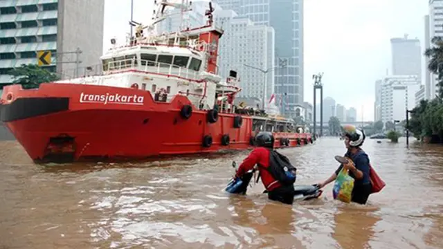Meme banjir Transjakarta