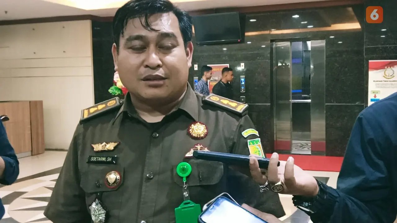 Kasi Penkum Kejati Sulsel, Soetarmi mengatakan untuk hari ini ada 15 warga penerima ganti rugi diperiksa dalam kasus praktik mafia tanah pembebasan lahan Bendungan Paselloreng (Liputan6.com/Eka Hakim)