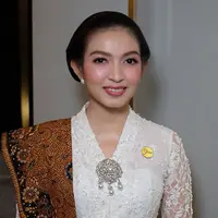 Selvi Ananda saat Rayakan Hari Kartini. [@antoniusanungmakeup]