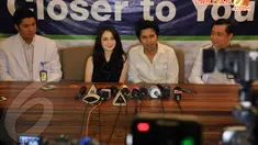 Pesinetron Arumi Bachsin akhirnya bisa ditemui pasca-melahirkan Minggu (13/4/14) di RS Siloam, Semanggi, Jakarta (Liputan6.com/Johan Tallo)