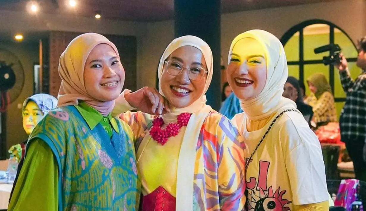 Acara ulang tahun ini pun turut dihadiri sejumlah keluarga dan sahabat. Banyak sekali yang datang ke acara ulang tahun ini sambil mengenakan busana yang sesuai tema. Tidak sedikit netizen dan penggemar dari Irish Bella memberikan ucapan selamat kepada ibundanya. (Liputan6.com/IG/@_irishbella_)