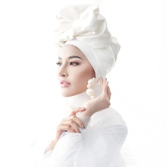 7 Gaya Terbaru Shandy Purnamasari, Crazy Rich Malang yang Kini Berhijab