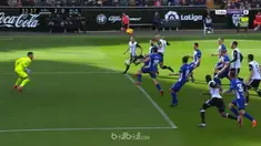 Valencia menggusur Real Madrid dari posisi tiga klasemen Liga Spanyol usai menaklukkan Alaves 3-1 di Mestalla. Rodrigo Moreno memb...