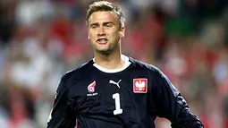 Polish goalkeeper Artur Boruc gestures during the Euro 2008 Championships Group B football match against Austria on June 12, 2008 at Ernst Happel stadium in Vienna. Poland leads 1-0. AFP PHOTO - DDP / RONNY HARTMANN