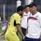 Pelatih Mitra Kukar, Rahmad darmawan, saat memimpin sesi latihan jelang laga Liga 1 di Lapangan ABC, Senayan, Jakarta, Sabtu (08/12). Mitra Kukar akan berhadapan dengan Persija Jakarta. (Bola.com/M Iqbal Ichsan)