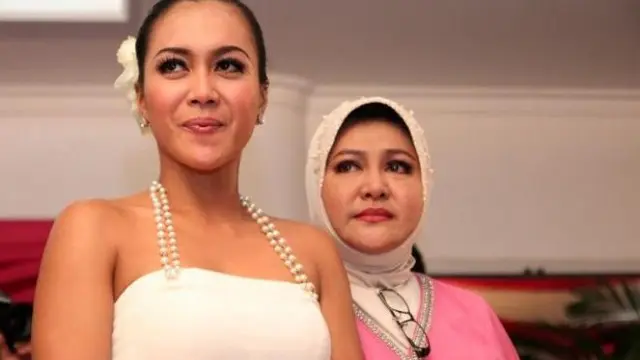 6 Fakta di Balik Perceraian Denada dan Jerry Aurum