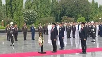 Wakil Presiden (Wapres) Gibran Rakabuming Raka memimpin upacara Hari pahlawan di Taman Makam Pahlawan, Kalibata, Jakarta, Minggu (10/11/2024) pagi. (Dok. Istimewa)