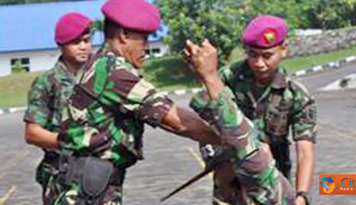 Citizen6, Surabaya: Sekitar 15 bintara Kodikmar Kobangdikal mengikuti Sustih Dikko Angkatan ke-16 TA. 2012 yang dibuka Komandan Pusat Pendidikan Infanteri Letnan Kolonel Marinir Bambang Sukarno, Kamis (26/4). (Pengirim: Penkobangdikal)