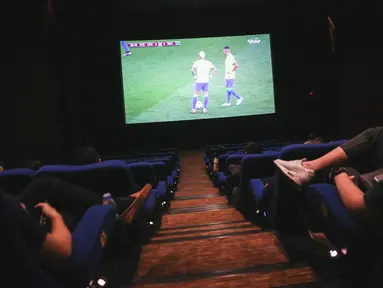 Vidio bekerjasama dengan XXI melakukan inovasi berupa nonton bareng Piala Dunia 2022 yang dilakukan di Bioskop. (Bola.com/Bagaskara Lazuardi)