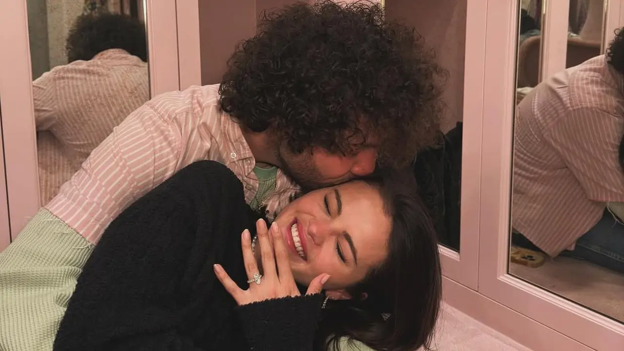 Selena Gomez bertunangan dengan Benny Blanco. (Instagram/ selenagomez)