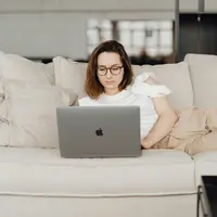 illustrasi wanita sendiri copyright/pexels/Kaboompics.com