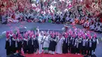 Massa yang tergabung dalam Arus Baru Muslimah berikrar untuk memenangkan pasangan capres-cawapres nomor urut 01 Joko Widodo dan Ma'ruf Amin dalam Pilpres 2019 di Istora Senayan,  Jakarta, Minggu (24/2). (Liputan6.com/Faizal Fanani)