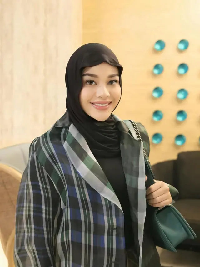 Hijab Aurel Hermansyah untuk Lebaran 2025. (credit: instagram.com/aurelie.hermansyah)