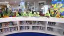 Aktivitas sejumlah siswa di ruang baca Perpustakaan Nasional (Perpusnas), Jakarta, Selasa (18/2/2020). Selain megah dan memiliki koleksi lengkap, Perpusnas juga menyediakan ruangan perpustakaan untuk anak-anak, layanan untuk penyandang disabilitas dan lansia. (Liputan6.com/Angga Yuniar)