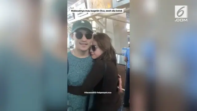 Rossa kaget ketika momen pelukannya dengan Afgan terekam kamera Titi DJ pada sebuah bandara.