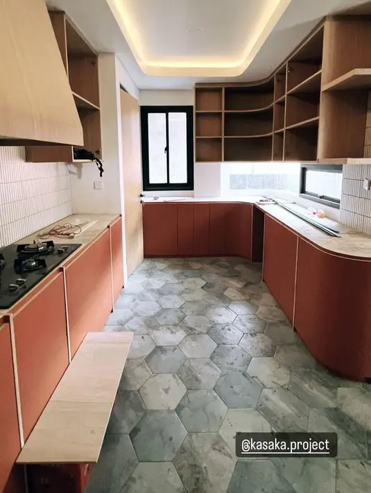<p>Rumah milik Ringgo dan Sabai ini didominasi dengan warna earthy tone. Warna-warna alami ini memberikan nuansa hangat dan mewah. [Foto: instagram.com/sabaidieter]</p>