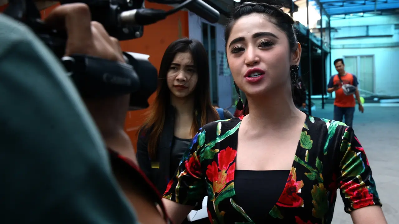 Dewi Perssik