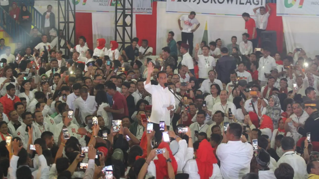 Capres nomor urut 01 Jokowi kampanye di Gedung Olah Raga (GOR) Jalan Pancing/Williem Iskandar, Kabupaten Deli Serdang, Sumatera Utara.