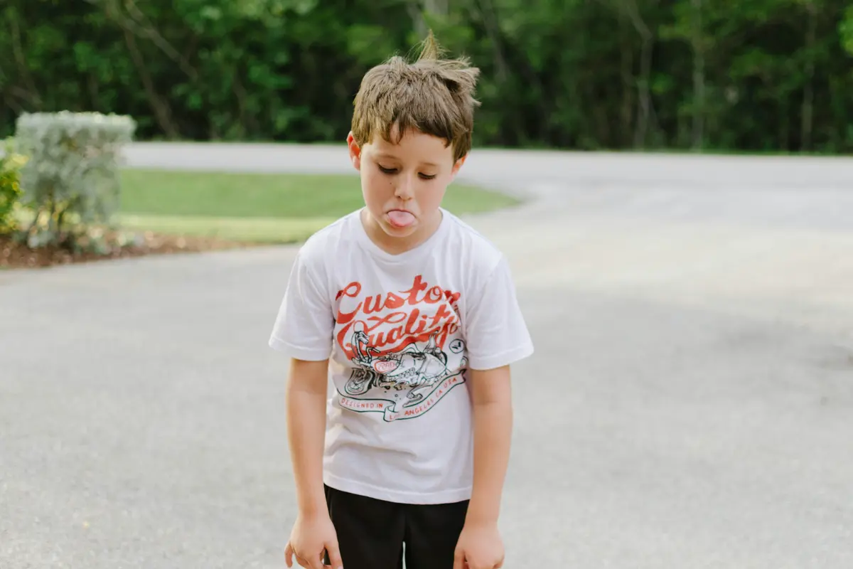 Ilustrasi anak Autisme. Photo by Hunter Johnson on Unsplash