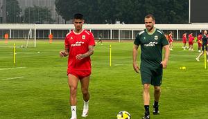 Bek FC Twente, Mees Hilgers terlihat ada dalam skuad Timnas Indonesia yang menjalani latihan untuk FIFA Matchday Juni 2026. (Liputan6.com/Dimas Ramadhan)