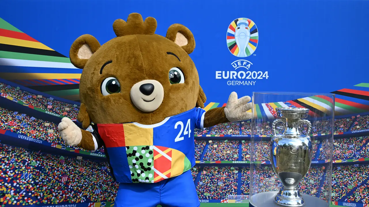 FOTO Maskot dan trofi Piala Eropa edisi 2024