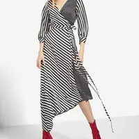 Deretan pilihan dress dengan harga dibawah 300 ribu. (stradivarius.com)