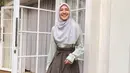 Tampil manis dengan gamis model overall seperti look ala Cut Syifa ini. (Instagram/cutsyifaa).