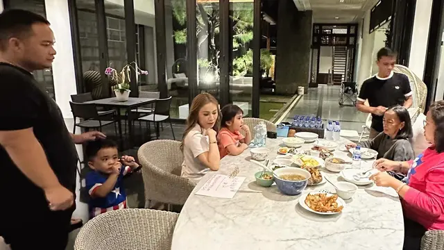 Sempat Dirawat di Singapura, Ini 7 Momen Momo Geisha Ajak Pulang Ibunda ke Malang